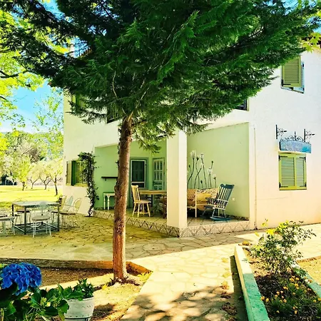 La Maison Des 보우르보우로우