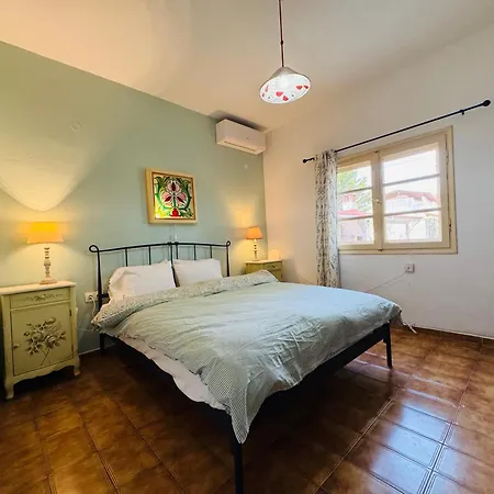 La Maison Des Βουρβουρού