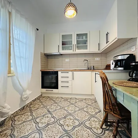 La Maison Des * Βουρβουρού